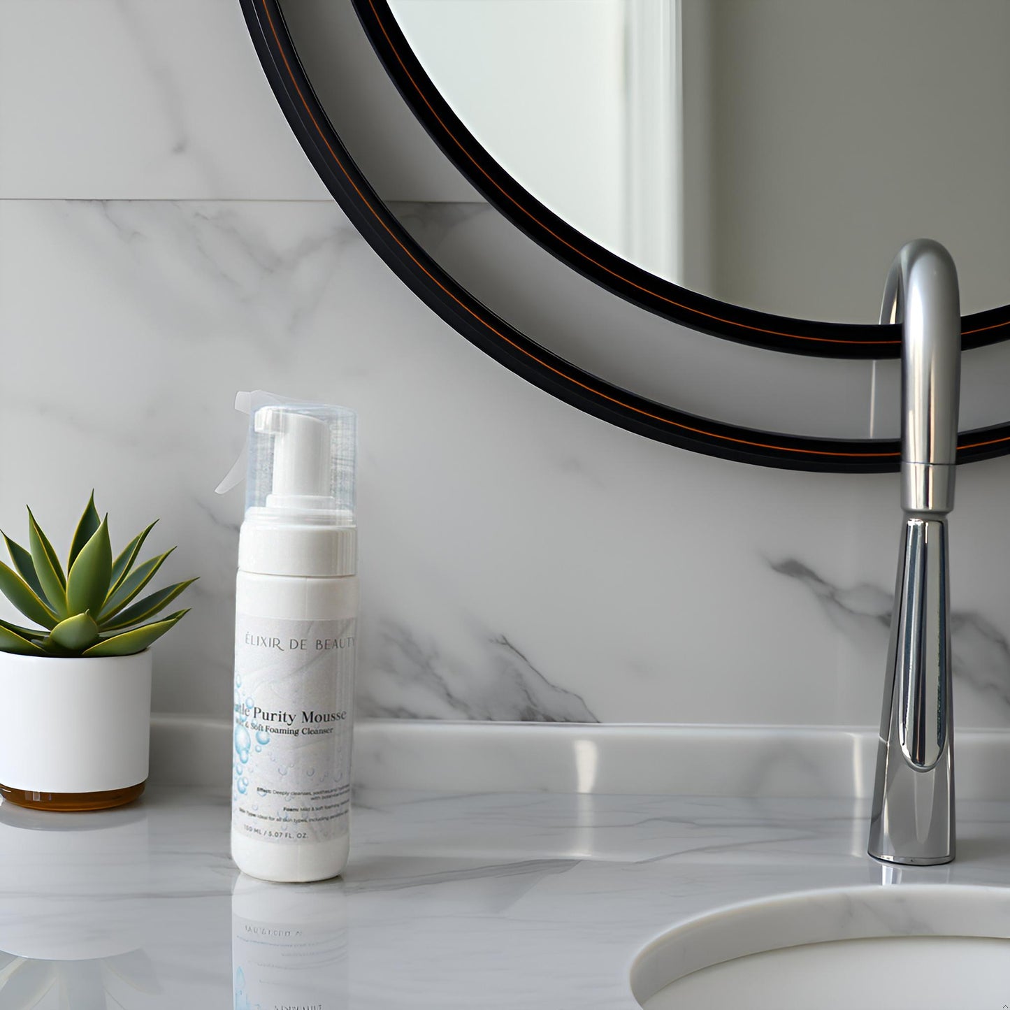 Élixir de Beauty Gentle Purity Mousse – botanical face cleanser with Aloe Vera and Rose Water, shown in a minimalist bathroom setting. Made in Italy.